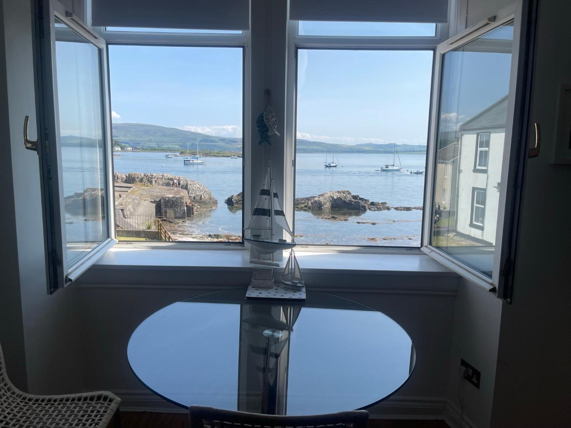 Millport Beach Apartment, Crichton St, Sea Views Exterior photo